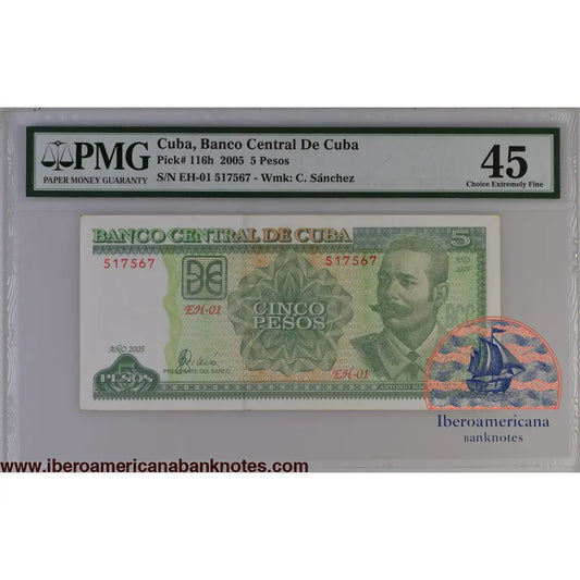 Billete de 5 pesos de Cuba de 2005, Pick 116h, certificado PMG 45, muy buen estado, con ligeras marcas de circulación. Anverso con el retrato de Antonio Maceo; reverso con el encuentro de Maceo y el general español Martínez Campos en Mangos de Baraguá.