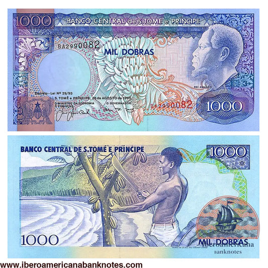 Billete de 1000 dobras de Santo Tomé y Príncipe de 1993, Pick 64, sin circular. Anverso con el retrato del Rei Amador, escudo nacional y racimo de plátanos; reverso con la recolección de cacao y una playa de la isla.